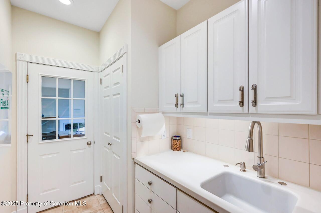 922 Old Logger Road Moscow, PA 18444 - Photo 71 of 93 a bathroom with a sink and a mirror