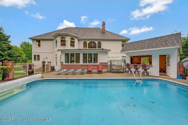 $889,000 | 922 Old Logger Road, Moscow, PA 18444