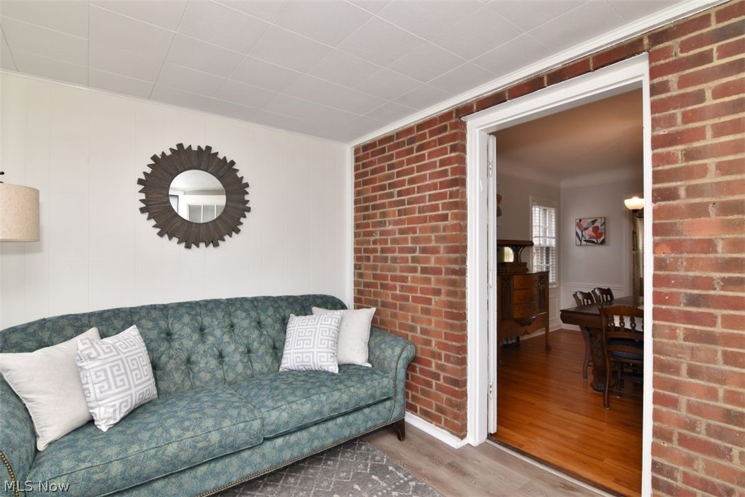 2556 Fenwick Road Cleveland, OH 44118 - Photo 11 of 40 Gallery Image 11