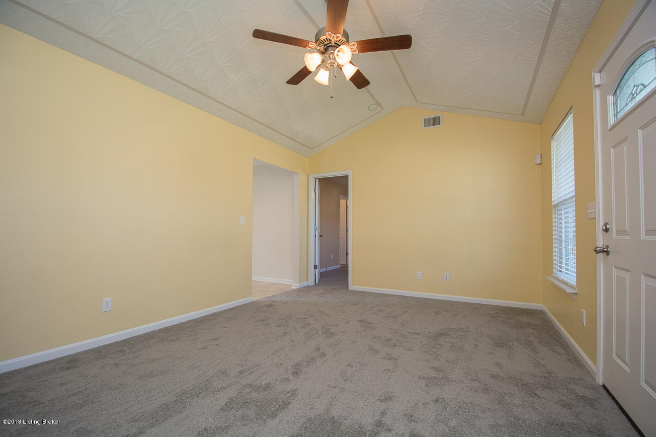 242 Madison Rae Boulevard Shepherdsville, KY 40165 - Photo 7 of 31 Vaulted Living Room