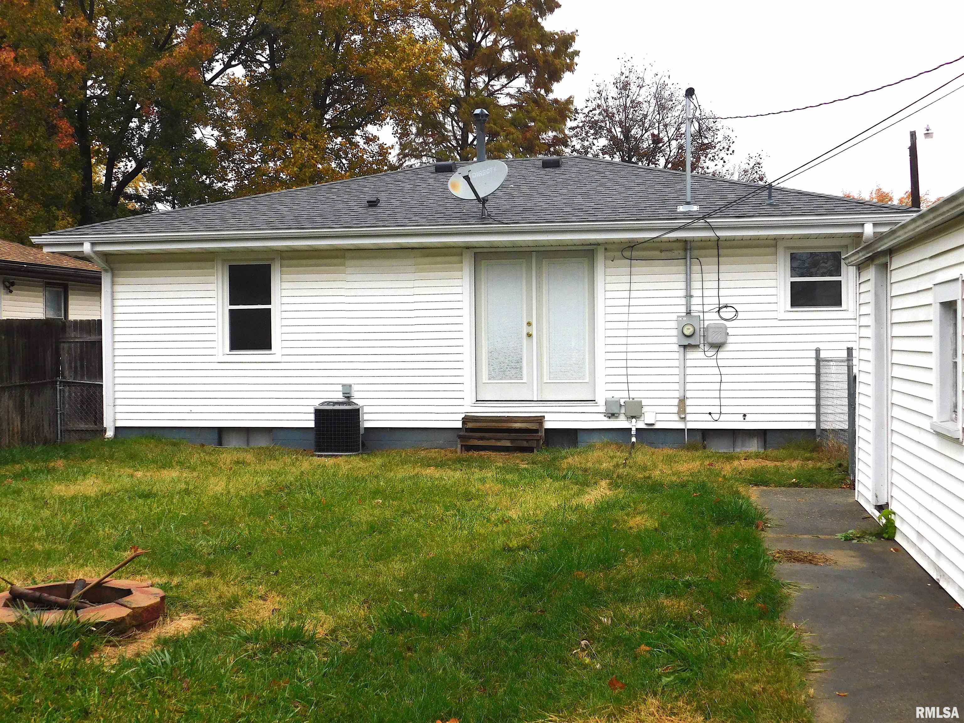 1820 East Black Avenue Springfield, IL 62702 - Photo 3 of 24 Gallery Image 3