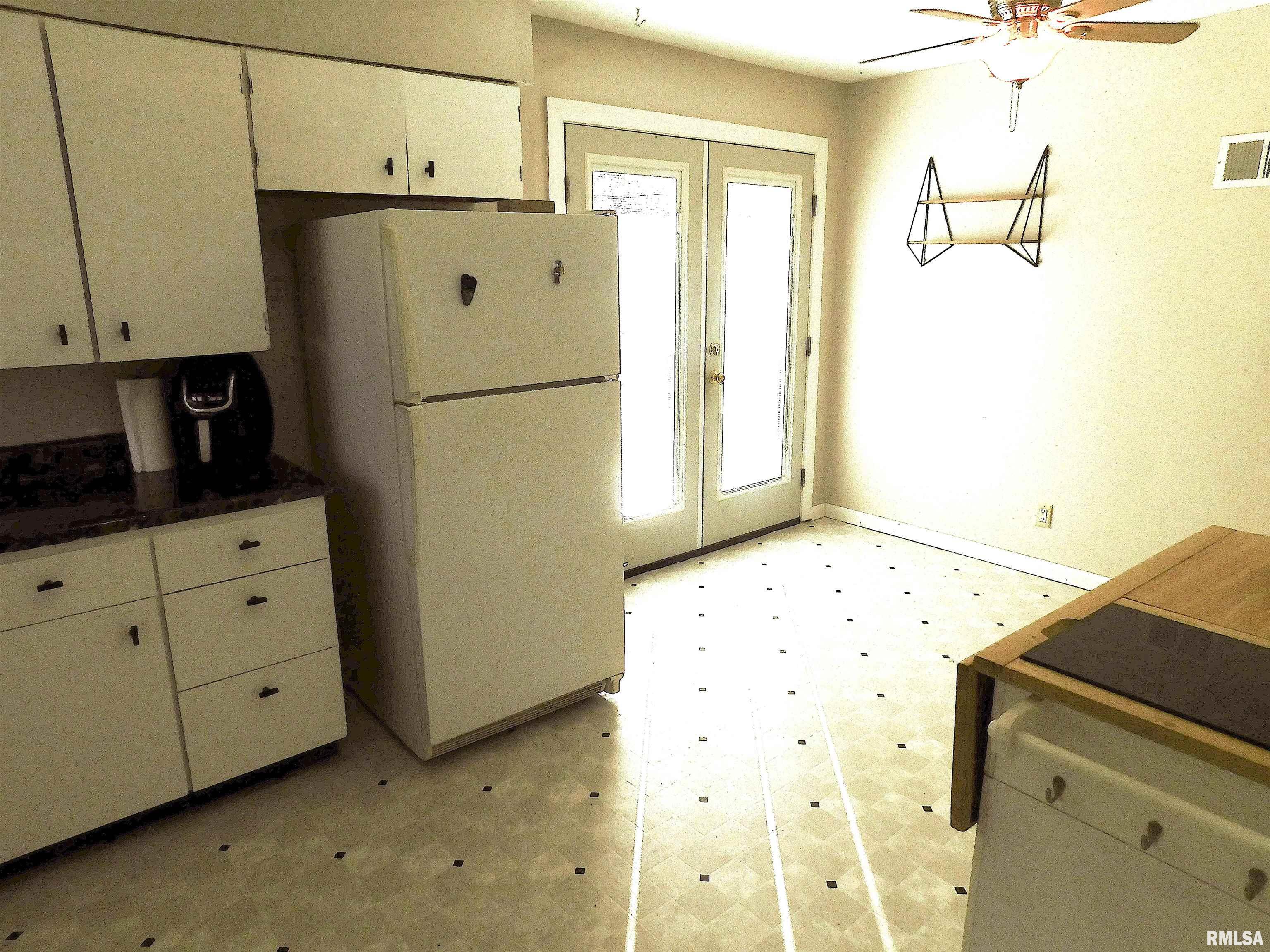 1820 East Black Avenue Springfield, IL 62702 - Photo 7 of 24 Gallery Image 7