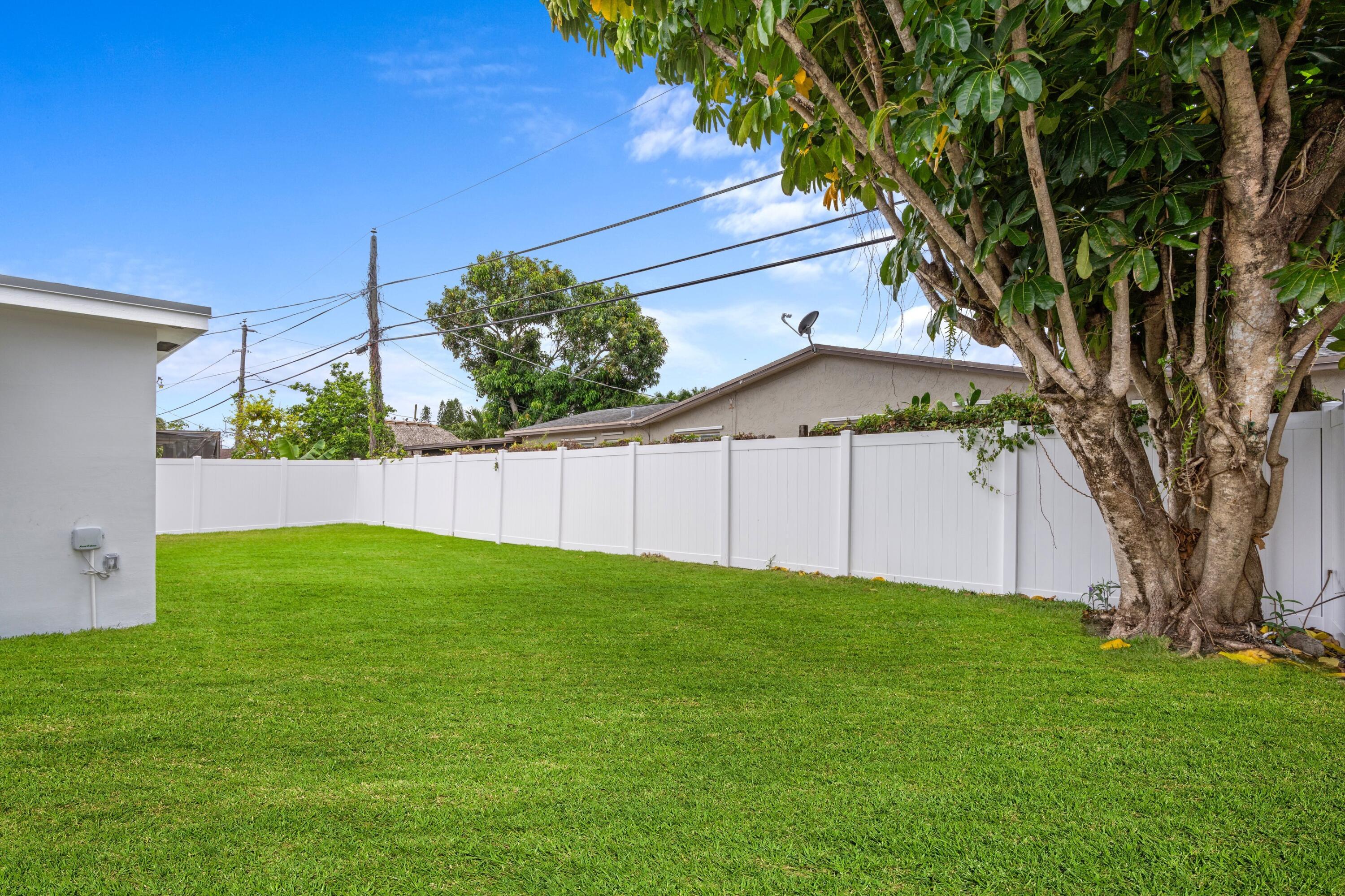 22171 Southwest 62nd Avenue Boca Raton, FL 33428 - Photo 20 of 41 Backyard