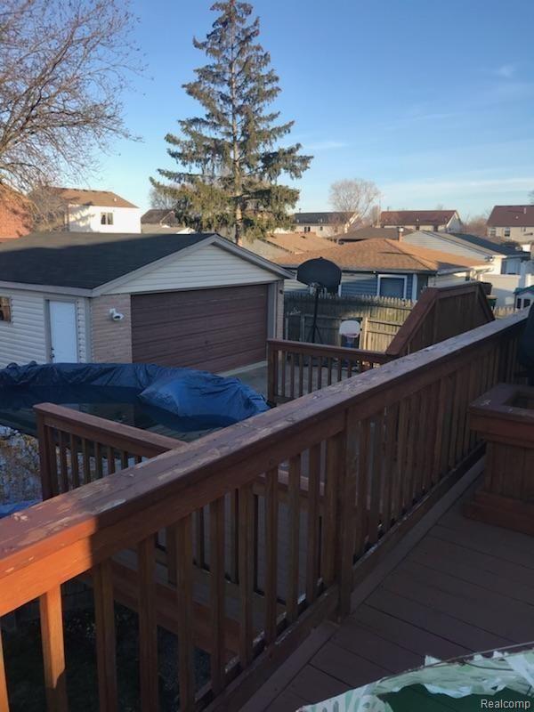 32151 Covington Road Rockwood, MI 48173 - Photo 26 of 30 DECK (3).jpg
