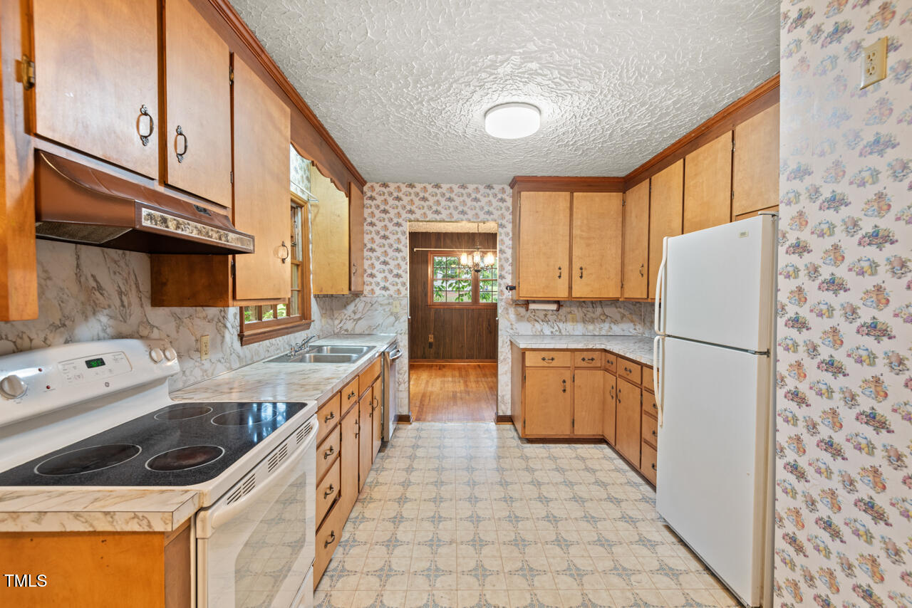 502 Hiddenbrook Drive Durham, NC 27703 - Photo 11 of 37 11