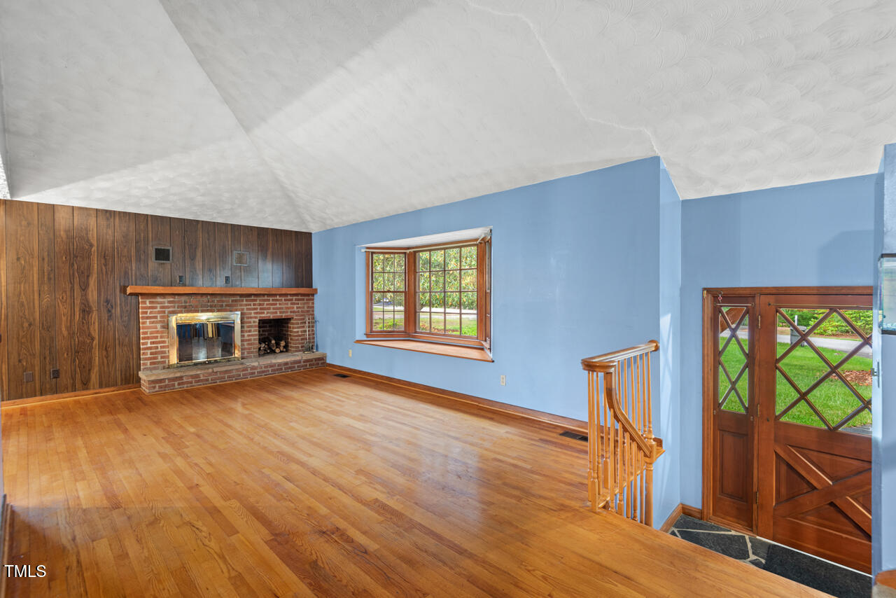 502 Hiddenbrook Drive Durham, NC 27703 - Photo 4 of 37 04