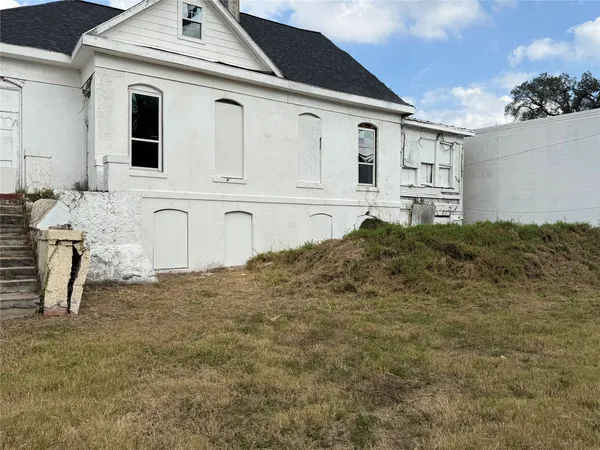 a view of a house with windows