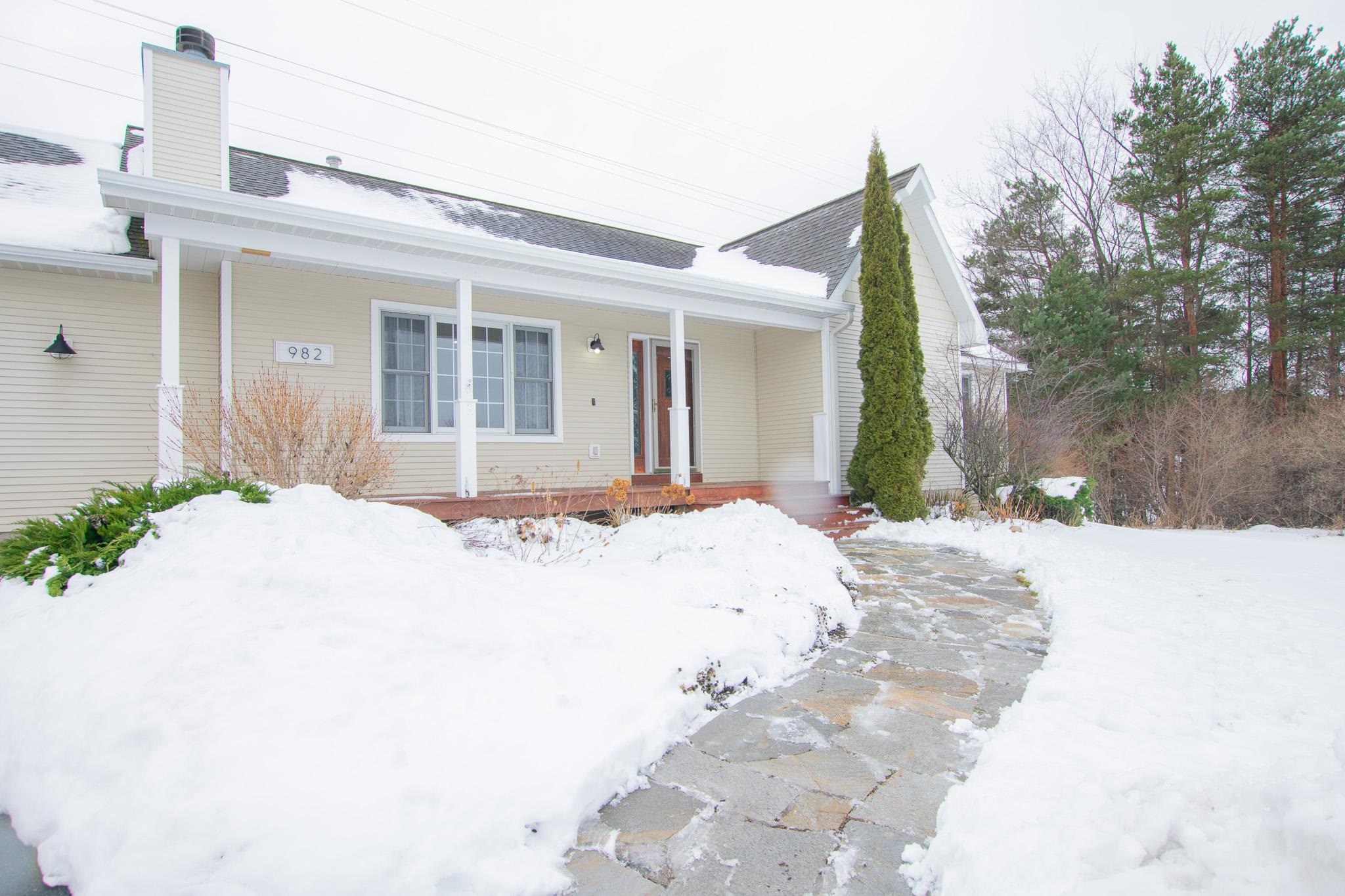 982 Napolean Way Traverse City, MI 49696 - Photo 3 of 44