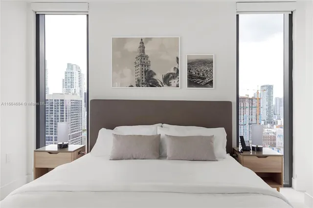 $1,275,000 | 601 Northeast 1st Street, Unit 2716, Miami, FL 33132