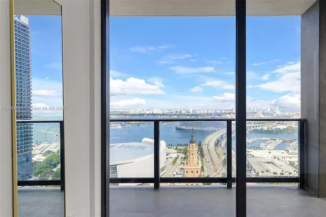 $1,275,000 | 601 Northeast 1st Street, Unit 2716, Miami, FL 33132