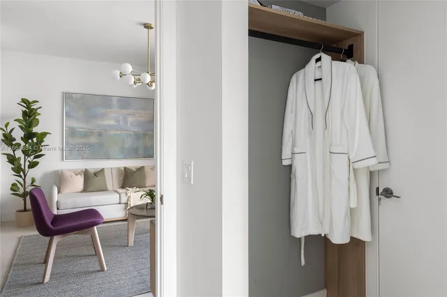 $1,275,000 | 601 Northeast 1st Street, Unit 2716, Miami, FL 33132