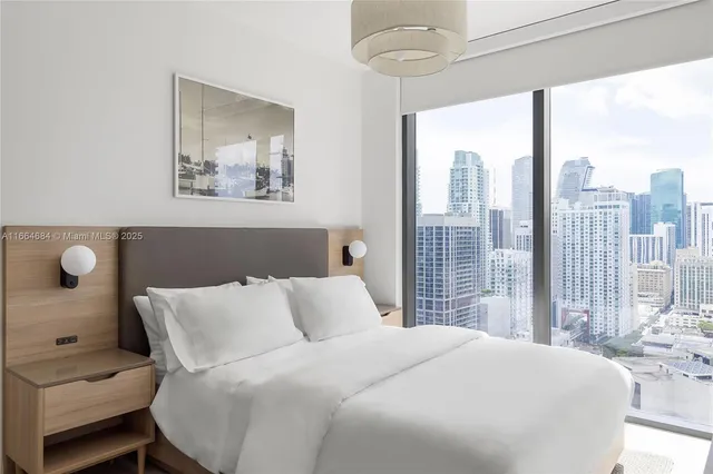 $1,275,000 | 601 Northeast 1st Street, Unit 2716, Miami, FL 33132