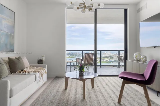 $1,275,000 | 601 Northeast 1st Street, Unit 2716, Miami, FL 33132