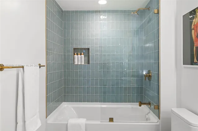 $1,275,000 | 601 Northeast 1st Street, Unit 2716, Miami, FL 33132