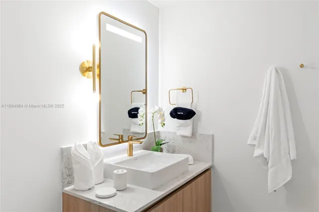 $1,275,000 | 601 Northeast 1st Street, Unit 2716, Miami, FL 33132