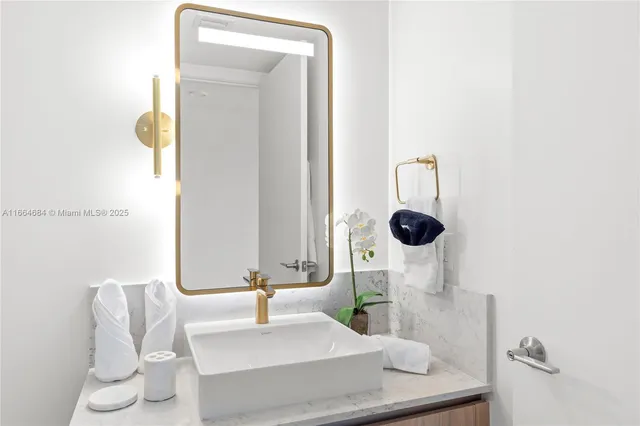 $1,275,000 | 601 Northeast 1st Street, Unit 2716, Miami, FL 33132