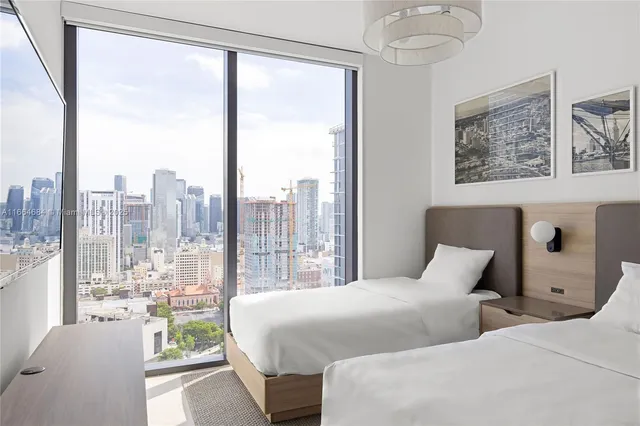 $1,275,000 | 601 Northeast 1st Street, Unit 2716, Miami, FL 33132