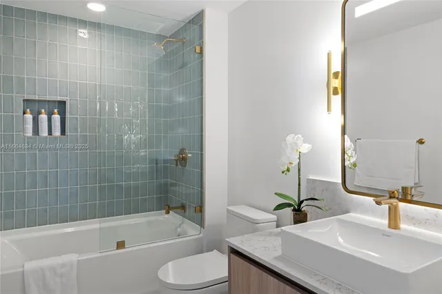 $1,275,000 | 601 Northeast 1st Street, Unit 2716, Miami, FL 33132