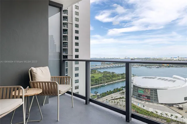 $1,275,000 | 601 Northeast 1st Street, Unit 2716, Miami, FL 33132