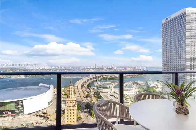 $1,275,000 | 601 Northeast 1st Street, Unit 2716, Miami, FL 33132