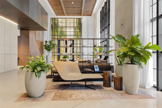 $1,275,000 | 601 Northeast 1st Street, Unit 2716, Miami, FL 33132