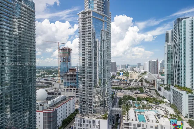 $1,275,000 | 601 Northeast 1st Street, Unit 2716, Miami, FL 33132