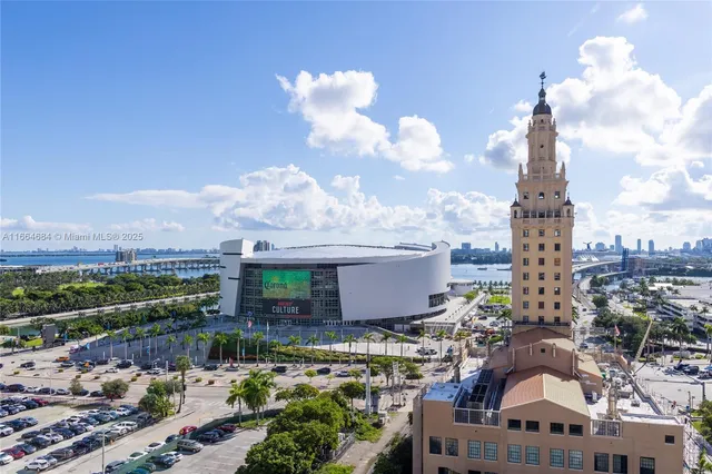 $1,275,000 | 601 Northeast 1st Street, Unit 2716, Miami, FL 33132