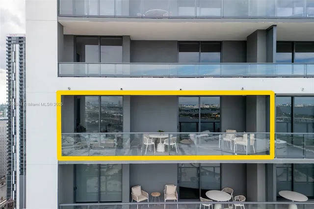 $1,275,000 | 601 Northeast 1st Street, Unit 2716, Miami, FL 33132