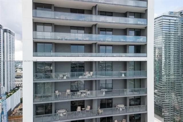 $1,275,000 | 601 Northeast 1st Street, Unit 2716, Miami, FL 33132