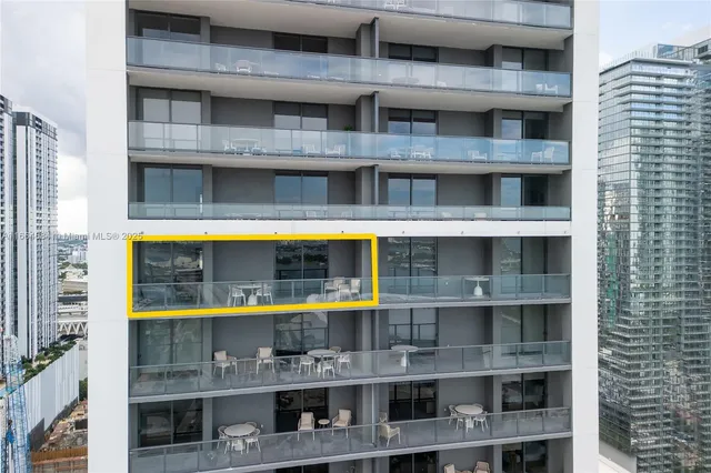 $1,275,000 | 601 Northeast 1st Street, Unit 2716, Miami, FL 33132