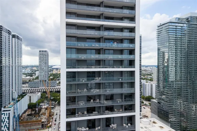 $1,275,000 | 601 Northeast 1st Street, Unit 2716, Miami, FL 33132