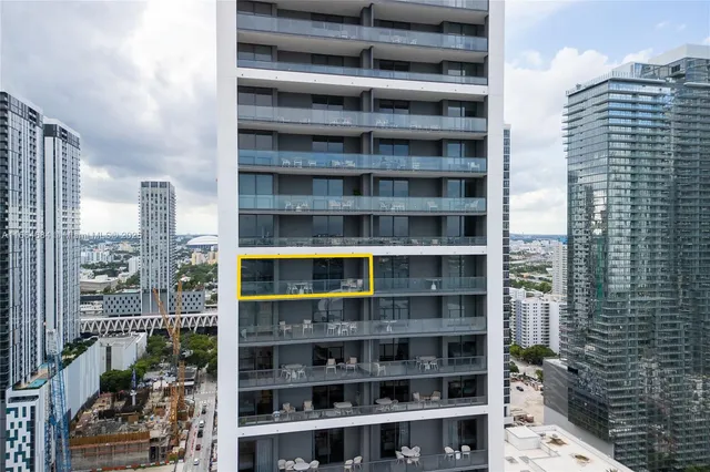 $1,275,000 | 601 Northeast 1st Street, Unit 2716, Miami, FL 33132