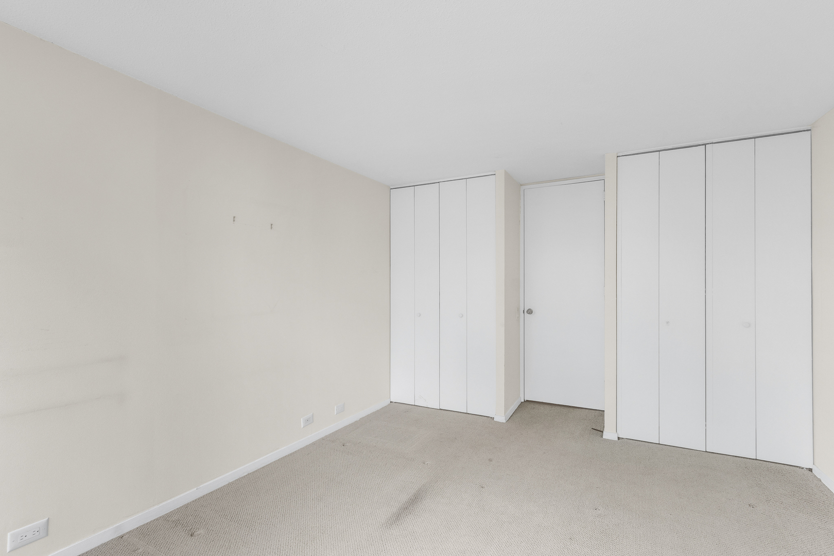 360 East Randolph Street, Unit 2307 Chicago, IL 60601 - Photo 14 of 34 a view of an empty room