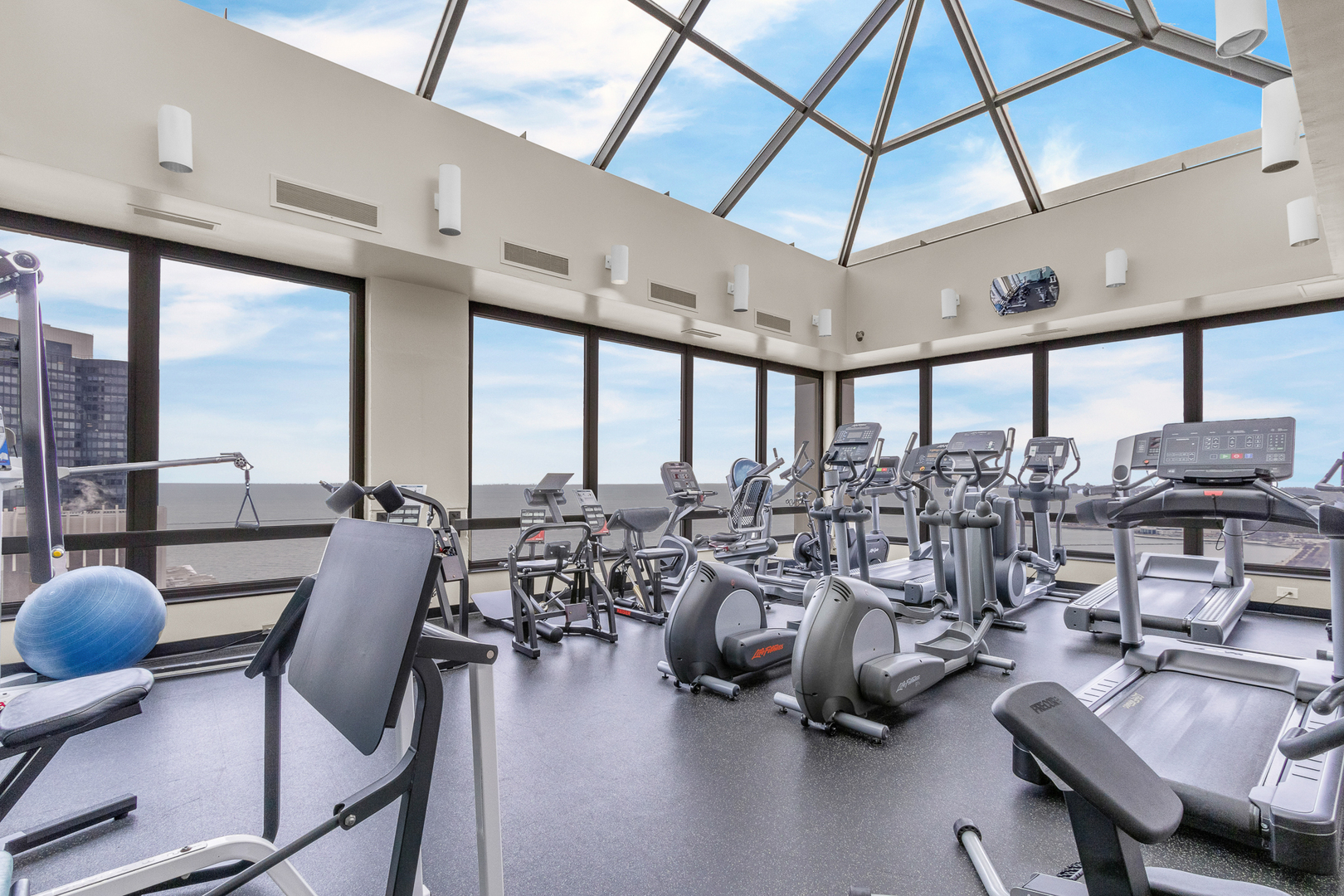 360 East Randolph Street, Unit 2307 Chicago, IL 60601 - Photo 29 of 34 a room with lots of tables and chairs