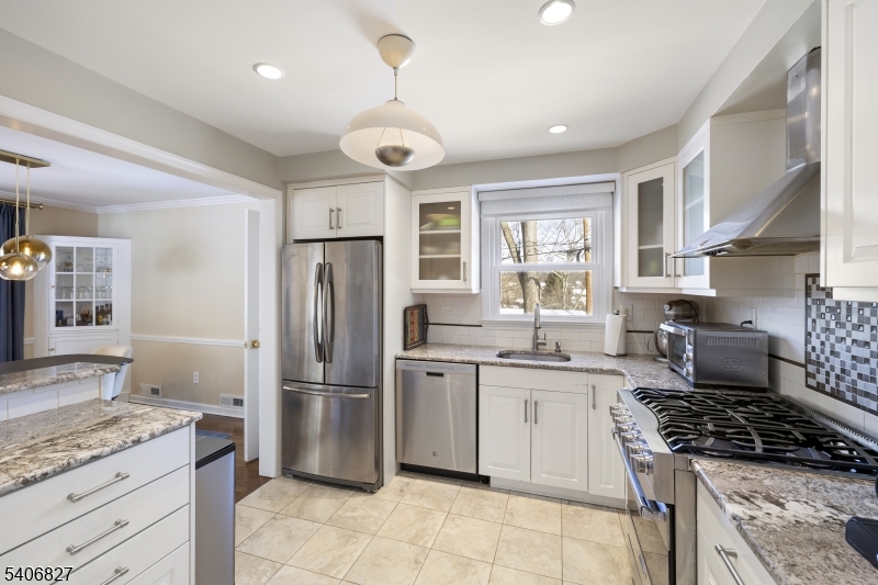 23 Victor Avenue Glen Ridge, NJ 07028 - Photo 11 of 32