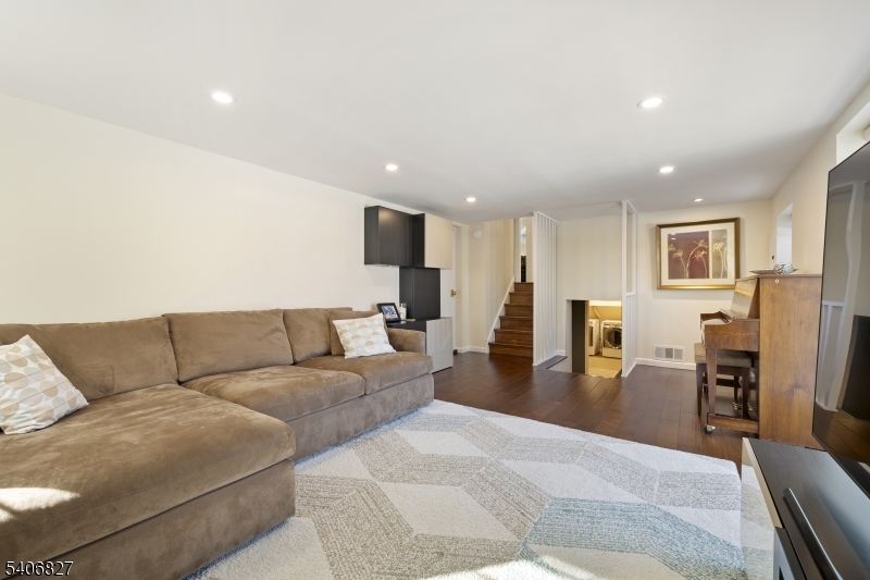 23 Victor Avenue Glen Ridge, NJ 07028 - Photo 4 of 32