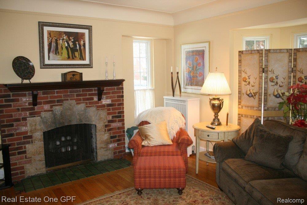 4631 Audubon Road Detroit, MI 48224 - Photo 2 of 17 2 Living room.jpg