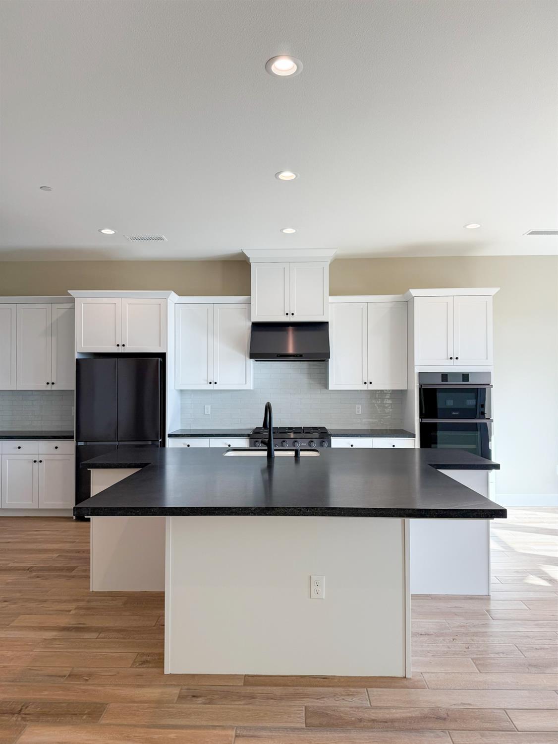 951 Beaver Pond Loop Madera, CA 93636 - Photo 11 of 48