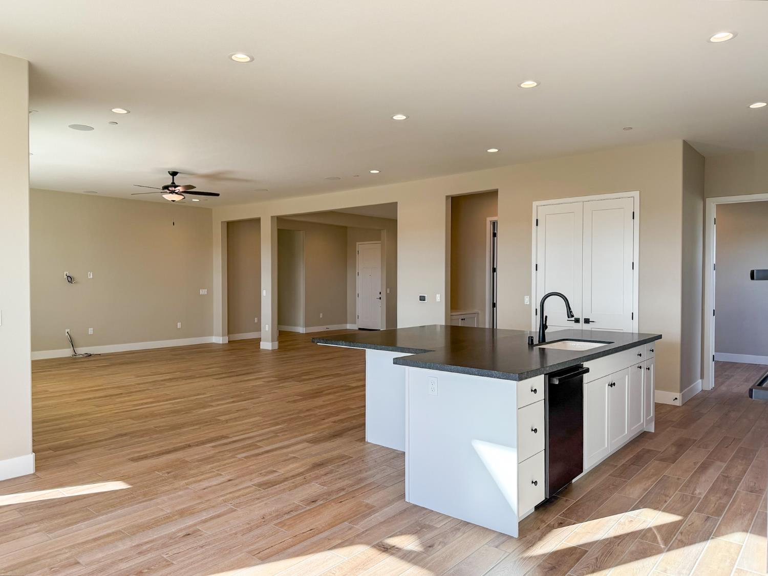 951 Beaver Pond Loop Madera, CA 93636 - Photo 16 of 48