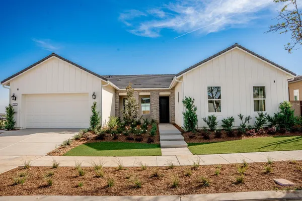 $738,900 | 951 Beaver Pond Loop, Madera, CA 93636