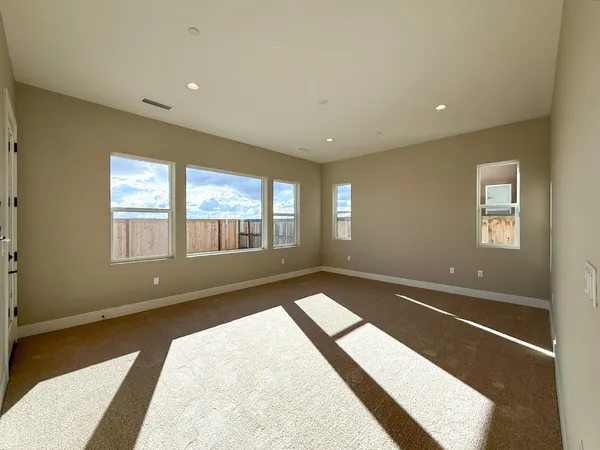 $738,900 | 951 Beaver Pond Loop, Madera, CA 93636