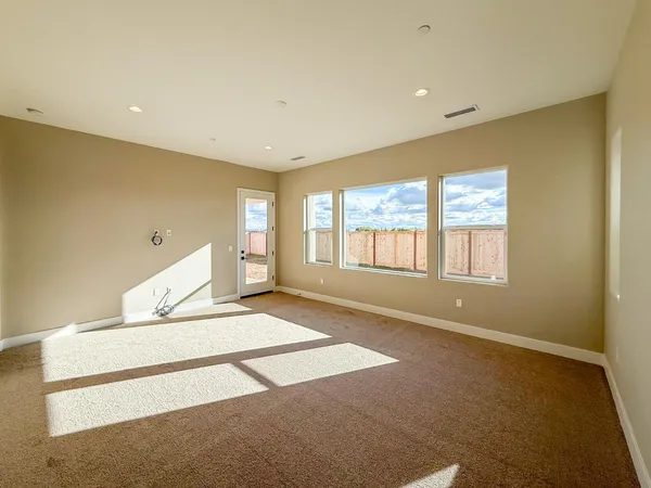 $738,900 | 951 Beaver Pond Loop, Madera, CA 93636