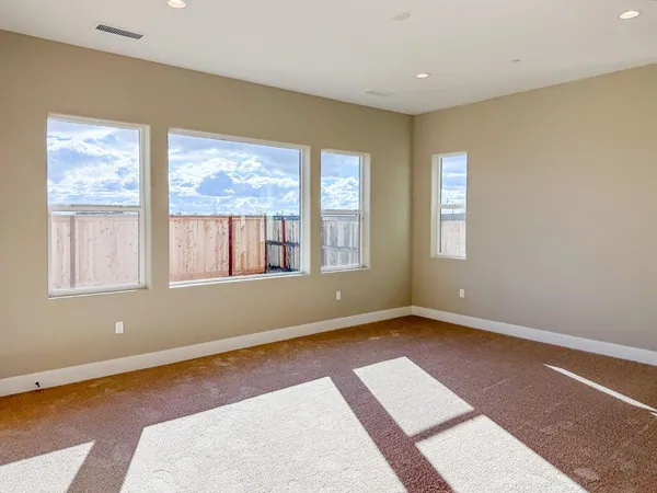 $738,900 | 951 Beaver Pond Loop, Madera, CA 93636