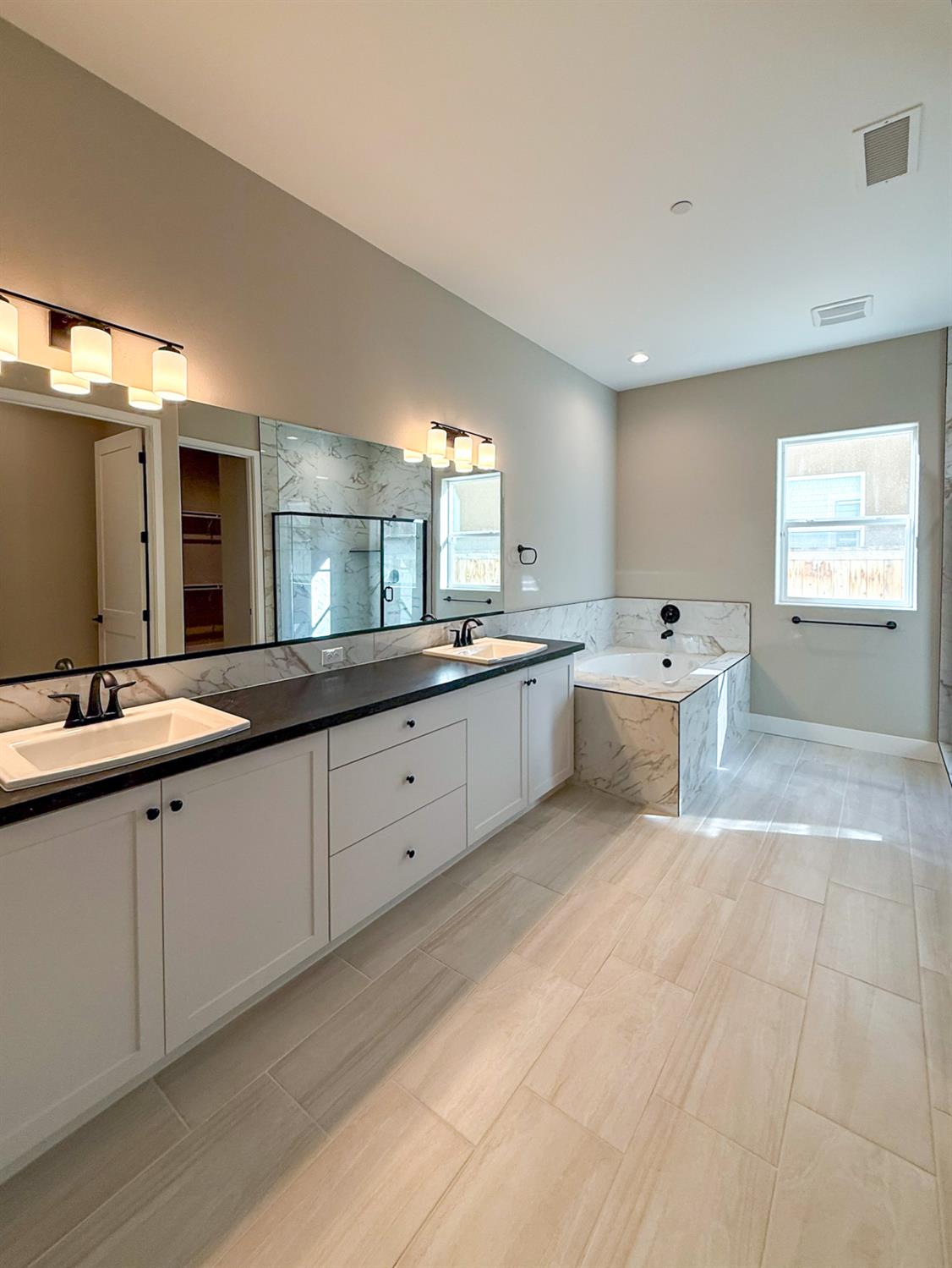 951 Beaver Pond Loop Madera, CA 93636 - Photo 34 of 48