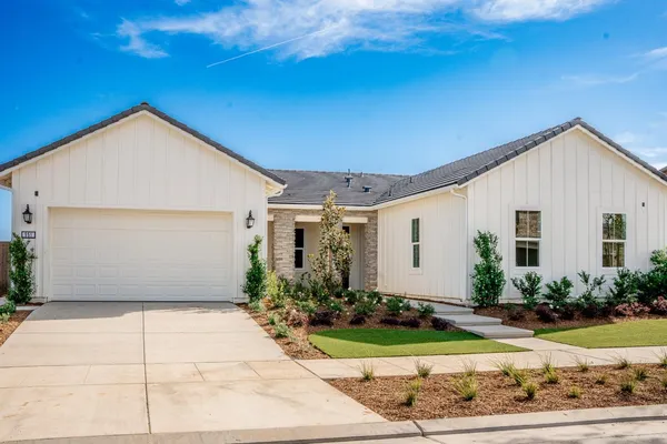 $738,900 | 951 Beaver Pond Loop, Madera, CA 93636