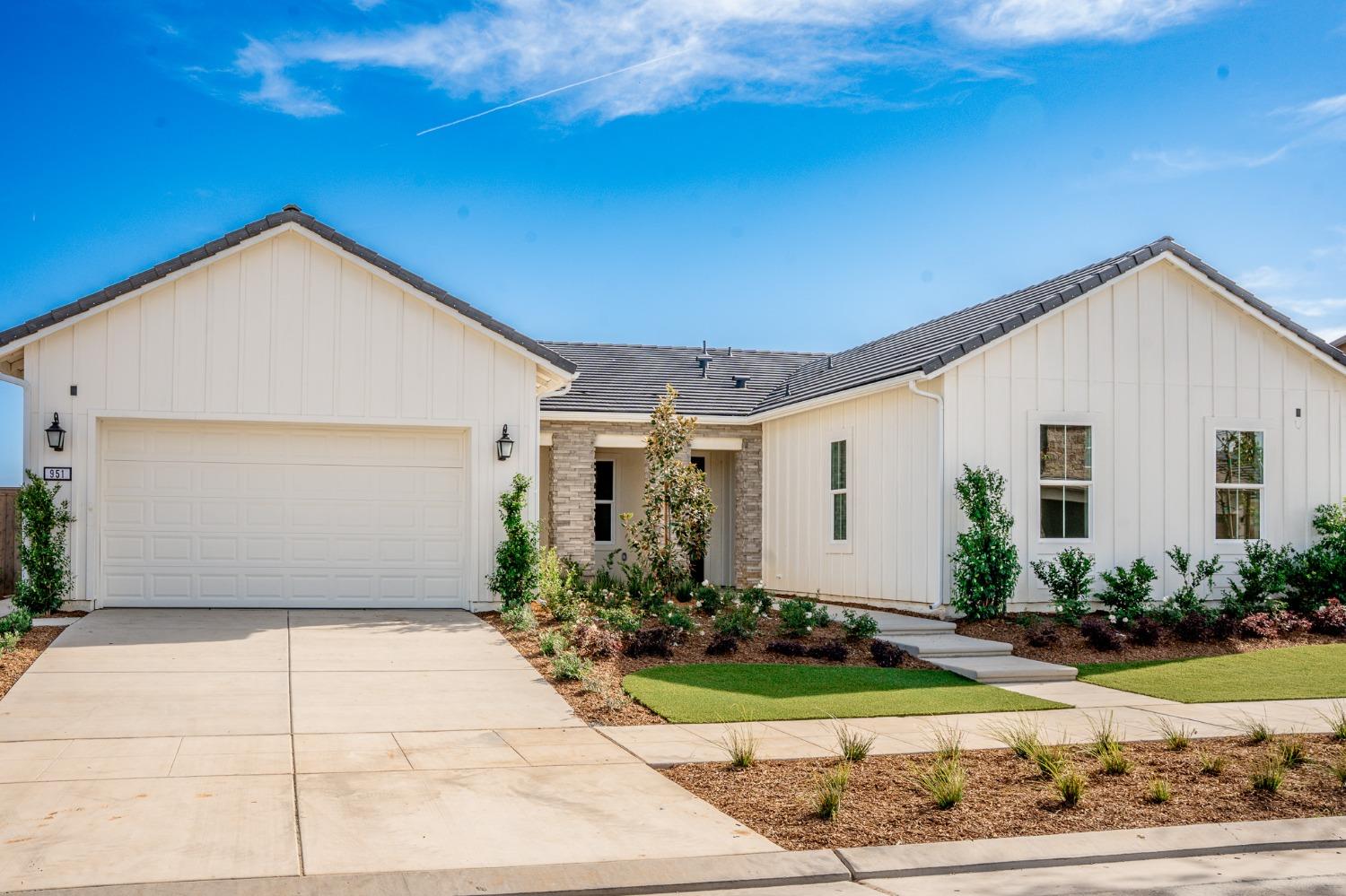 951 Beaver Pond Loop Madera, CA 93636 - Photo 4 of 48