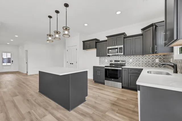 $349,900 | 382 Kingland Lane, Clarksville, TN 37043