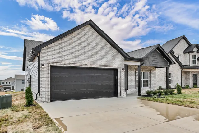 $349,900 | 382 Kingland Lane, Clarksville, TN 37043