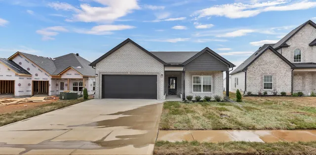 $349,900 | 382 Kingland Lane, Clarksville, TN 37043
