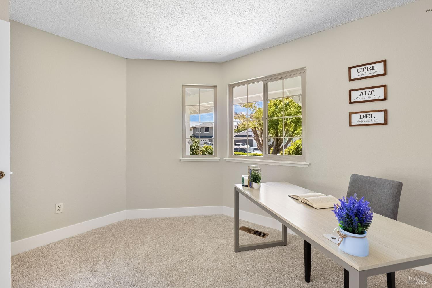 828 Stoneridge Circle Fairfield, CA 94534 - Photo 20 of 37 a view of a room with a window